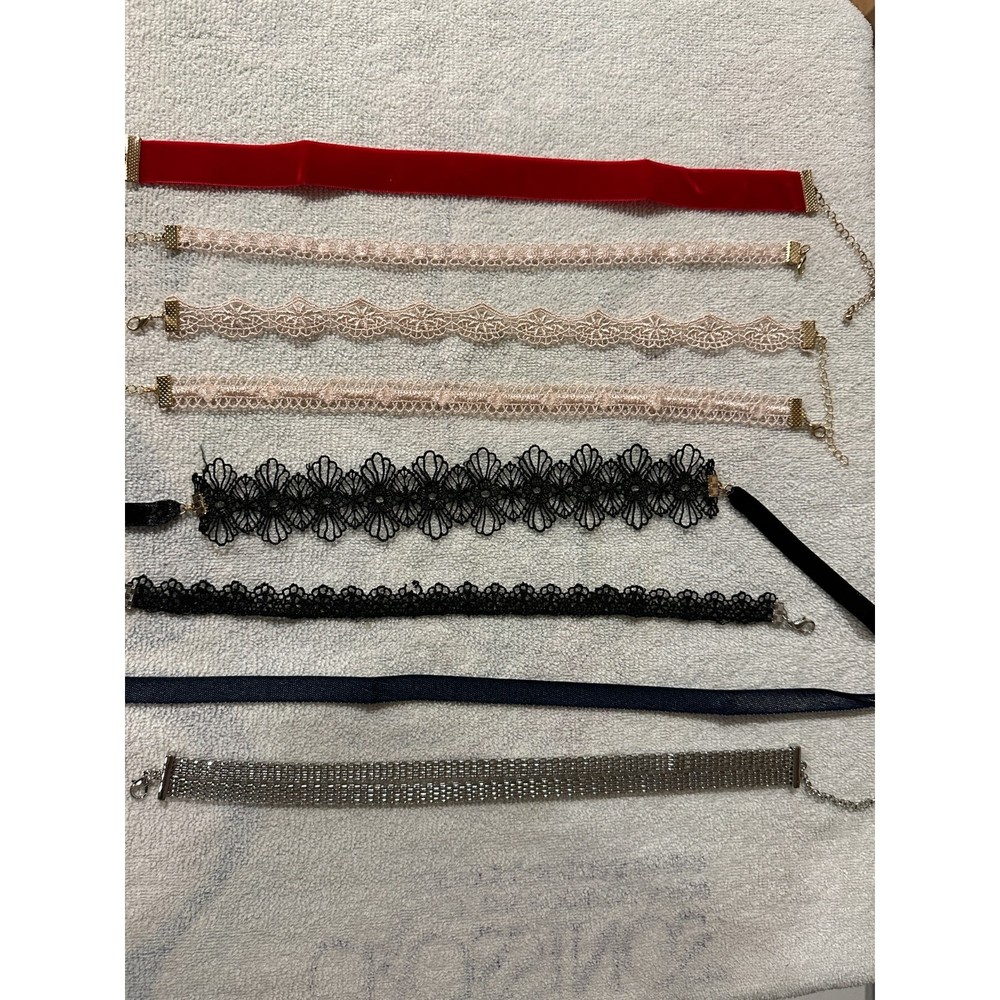 Different Styles and Colors of Choker Necklaces